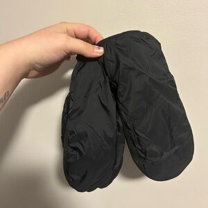 MEC adult medium black surprise mittens gloves